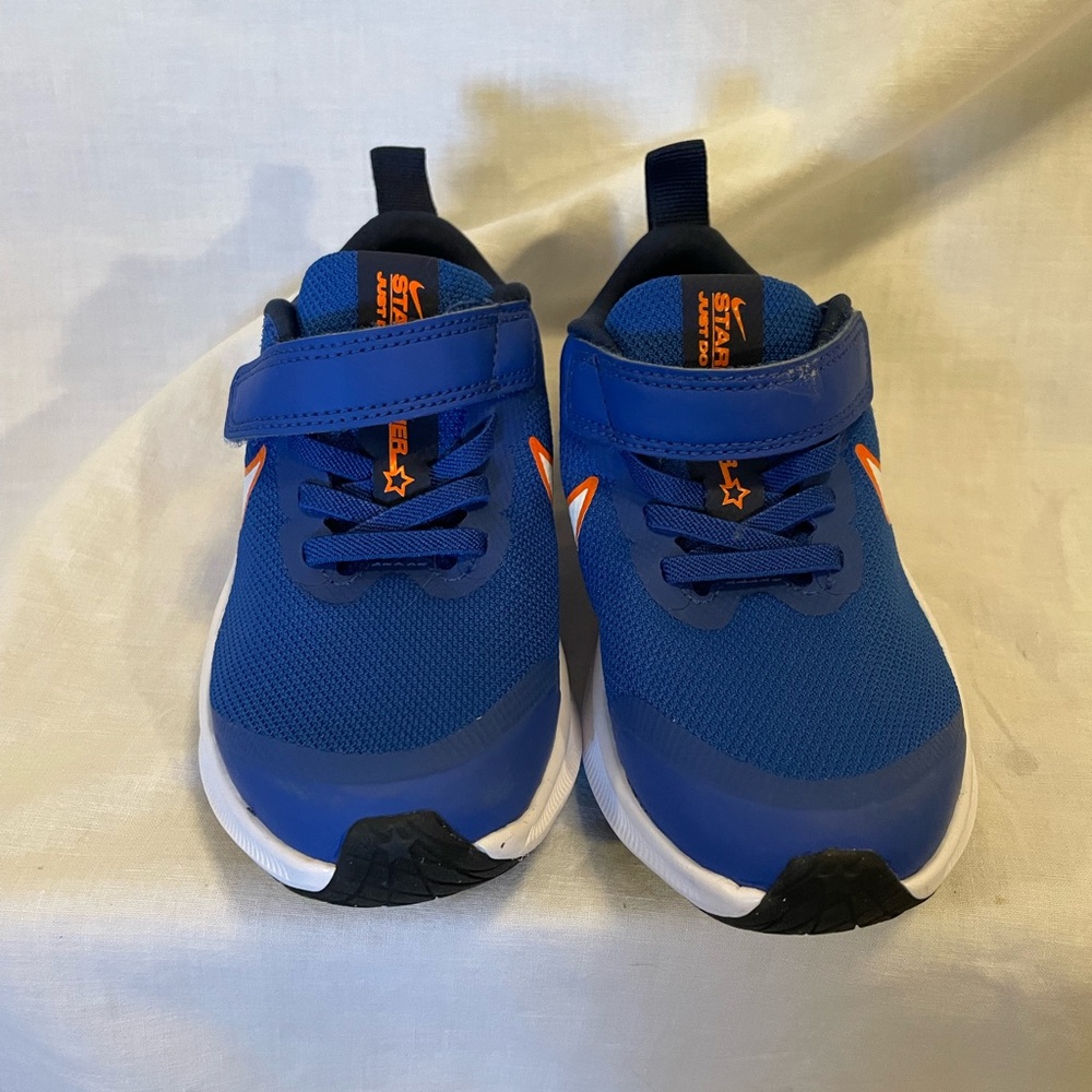 Boy's Nike Sneakers- Size 11 (little kids), NEVER WORN